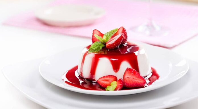 Panna cotta au coulis de fraise