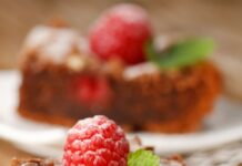 Gâteau au chocolat et framboises