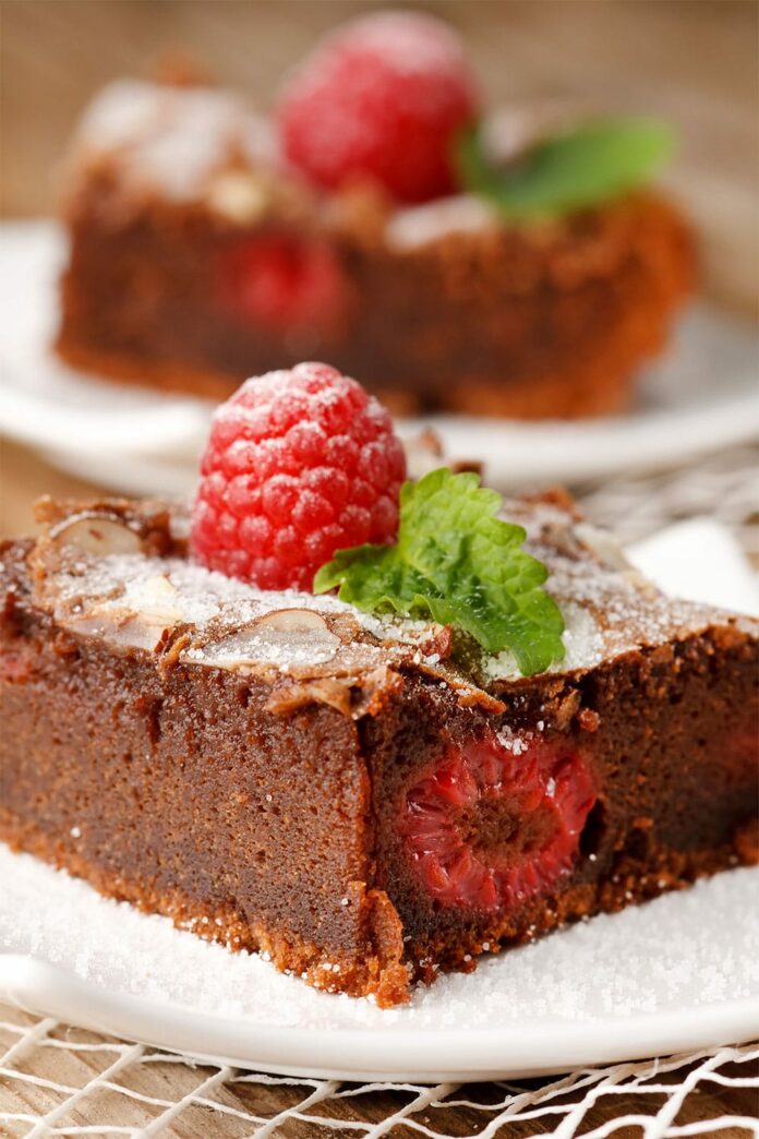 Gâteau au chocolat et framboises