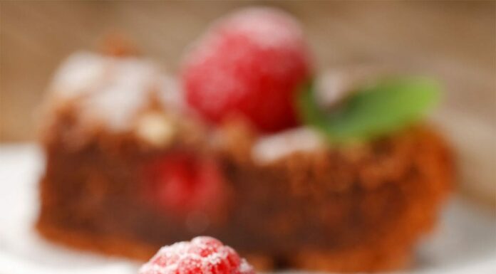 Gâteau au chocolat et framboises