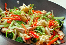 Wok de blanc de poulet aux légumes