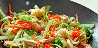 Wok de blanc de poulet aux légumes