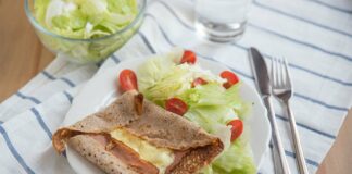 Galette bretonne au chèvre frais et lardons