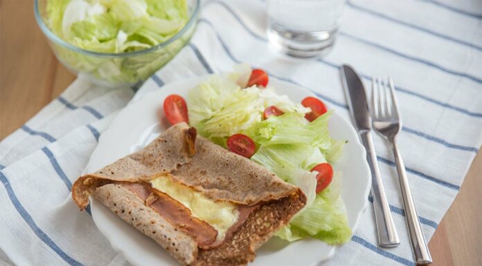 Galette bretonne au chèvre frais et lardons