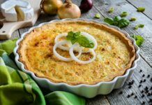 Quiche aux oignons, poulet et curry