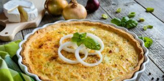 Quiche aux oignons, poulet et curry