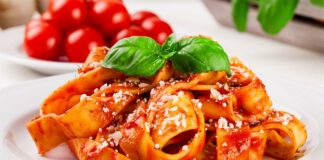 Tagliatelles aux tomates cerises et lardons