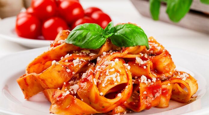 Tagliatelles aux tomates cerises et lardons