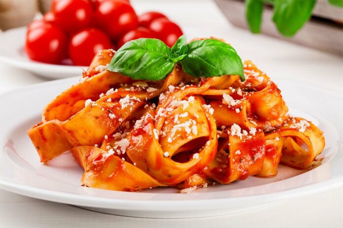 Tagliatelles aux tomates cerises et lardons