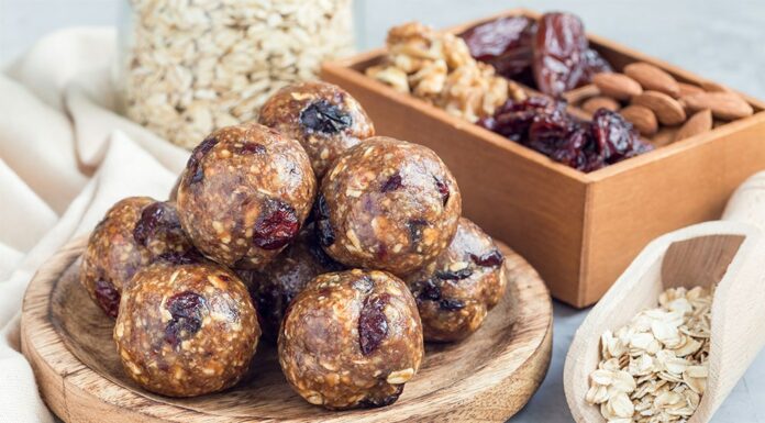 Boulettes aux raisins secs et aux amandes