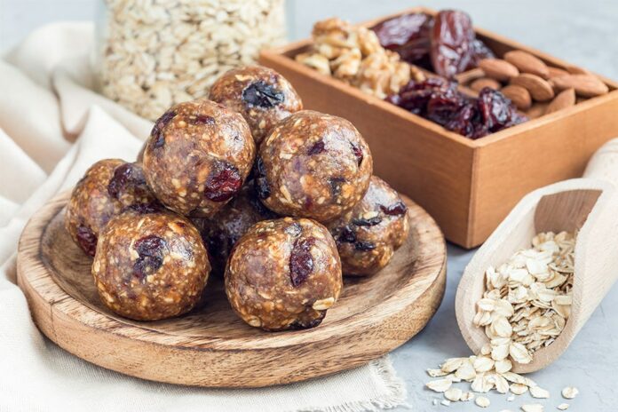 Boulettes aux raisins secs et aux amandes