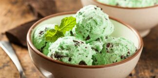 Crème glacée à la menthe et chocolat