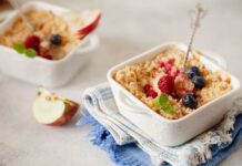 Crumble aux pommes et fruits rouges