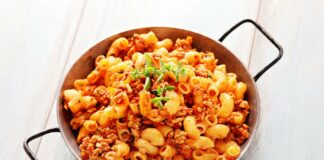 Macaronis à la viande hachée et champignons