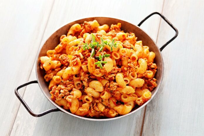 Macaronis à la viande hachée et champignons