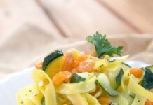 Tagliatelles aux courgettes et crevettes légères