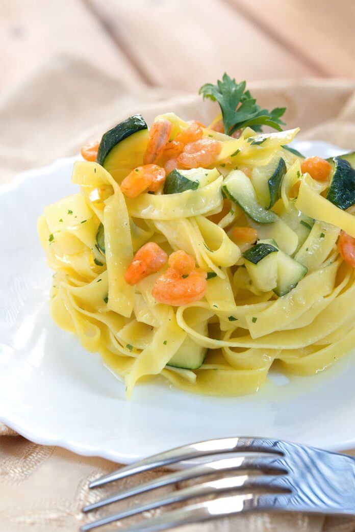 Tagliatelles aux courgettes et crevettes légères