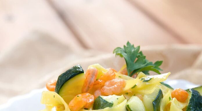 Tagliatelles aux courgettes et crevettes légères