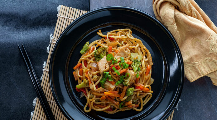 Wok de Poulet aux légumes et Nouilles