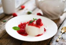 Panna cotta au coulis de framboise