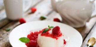 Panna cotta au coulis de framboise