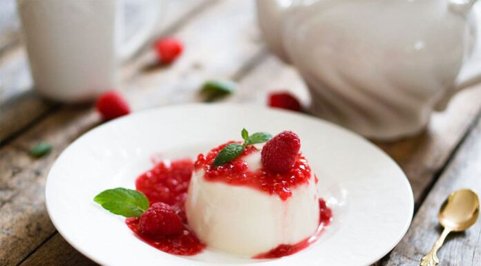 Panna cotta au coulis de framboise