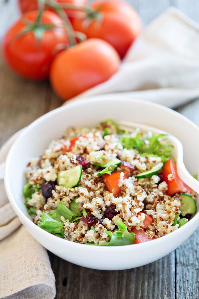 Salade de quinoa et légumes frais