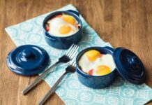 Oeuf cocotte aux échalotes et au saumon