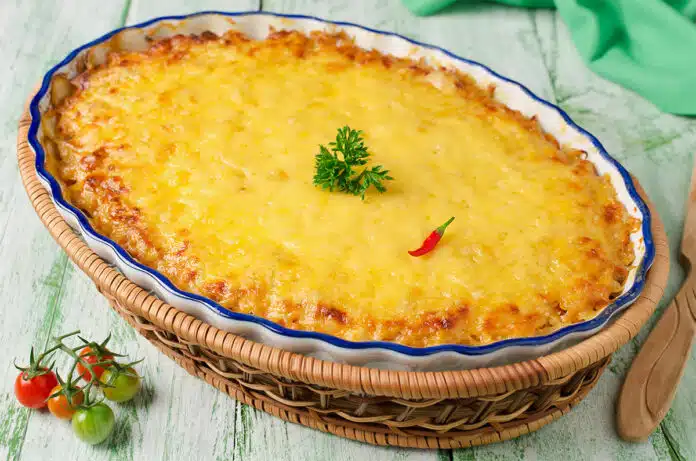 Pommes de terre gratinées à la sauce tomate