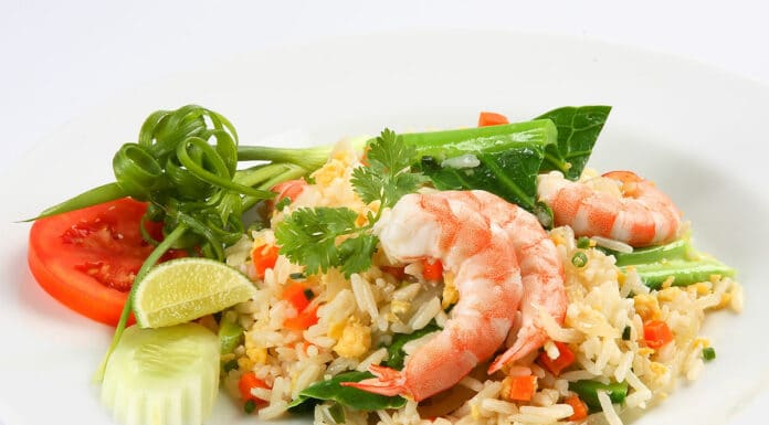 Riz Sauté aux Crevettes et Légumes