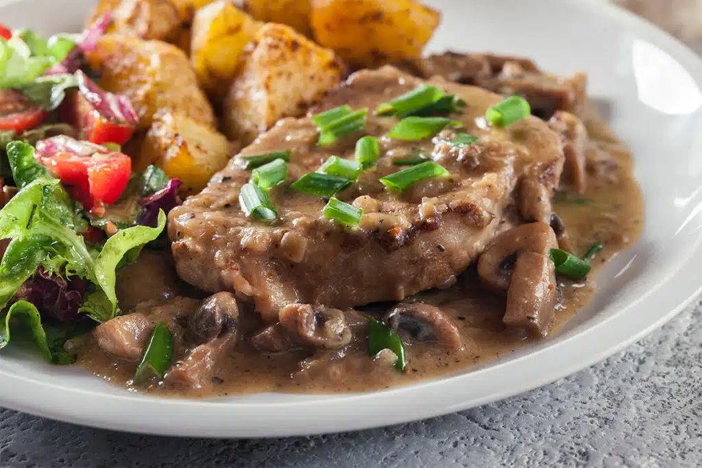 Steak de boeuf à la sauce aux champignons